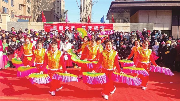 棲霞社區(qū)居民載歌載舞迎新年